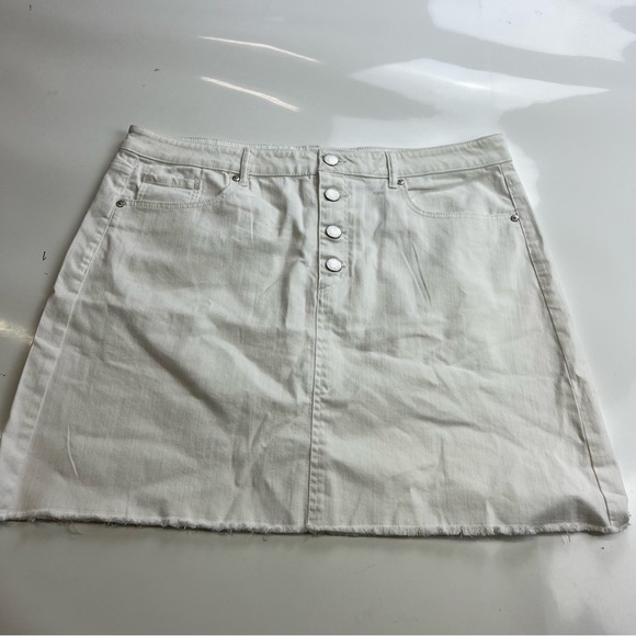 LOFT Dresses & Skirts - Loft women’s white skirt 16 m123-33